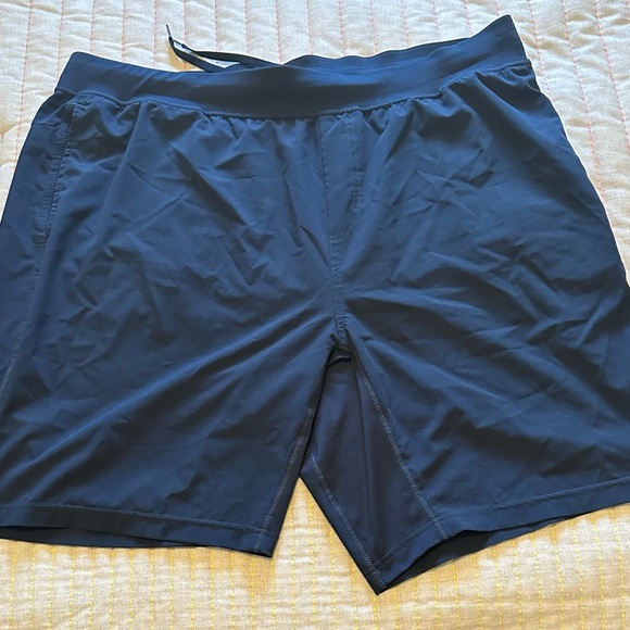 Amazon Essentials Mens Woven Stretch 7" Training Short XXL. - Picture 3 of 5